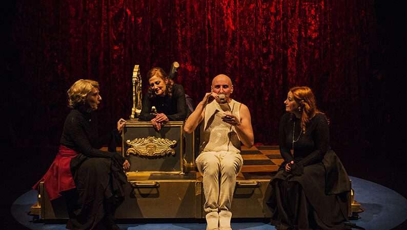 El IVC programa la obra ‘Casa Calores’ en Castellón de la Plana y ‘Maleïdes dames’ en Peñíscola