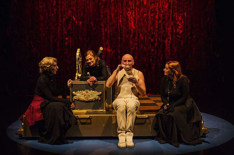 El IVC programa la obra ‘Casa Calores’ en Castellón de la Plana y ‘Maleïdes dames’ en Peñíscola