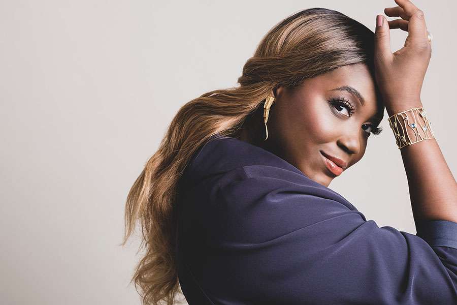 Angel Blue propone un recorrido desde el Lied tardorromántico hasta el jazz, el teatro musical y los espirituales afroamericanos en su regreso a Les Arts