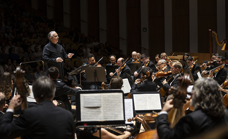 Les Arts inicia su programación sinfónica para 2026 con la Quinta de Mahler y La infancia de Cristo de Berlioz bajo la dirección de Sir Mark Elder
