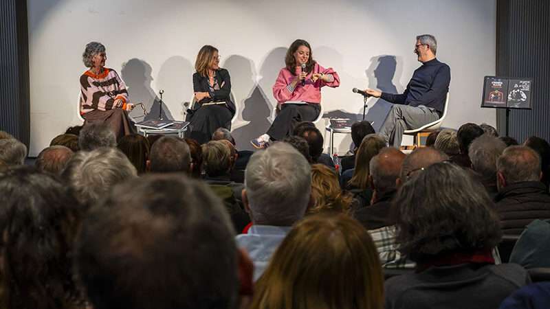 L’Horta Teatre repasa sus 50 años de historia con un libro lleno de anécdotas, fotografías, carteles y entrevistas