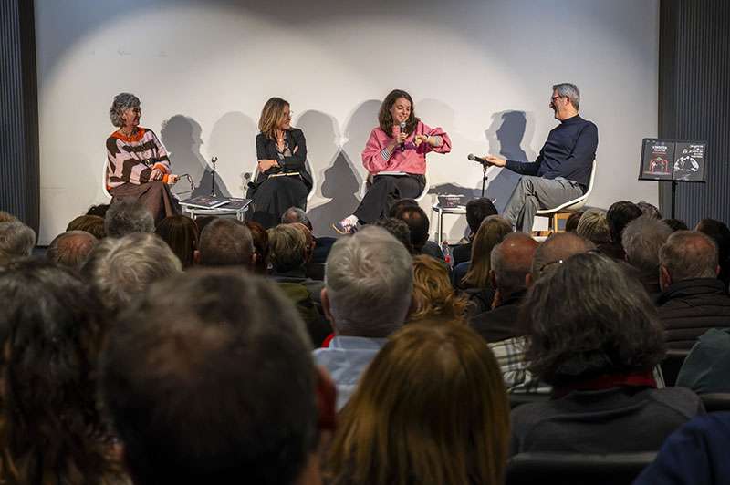 L’Horta Teatre repasa sus 50 años de historia con un libro lleno de anécdotas, fotografías, carteles y entrevistas