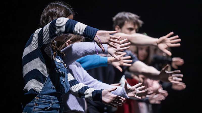 El Teatre Arniches acoge el espectáculo familiar ‘Copiar’ de la compañía Animal Religion