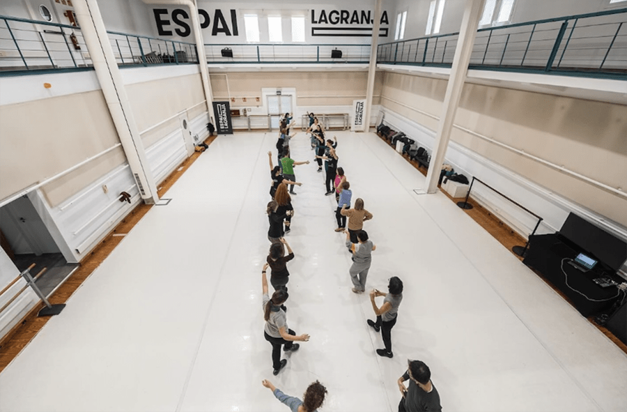 Espai LaGranja reivindica la dansa tradicional com a motor comunitari en un taller impartit per Pere Bodí