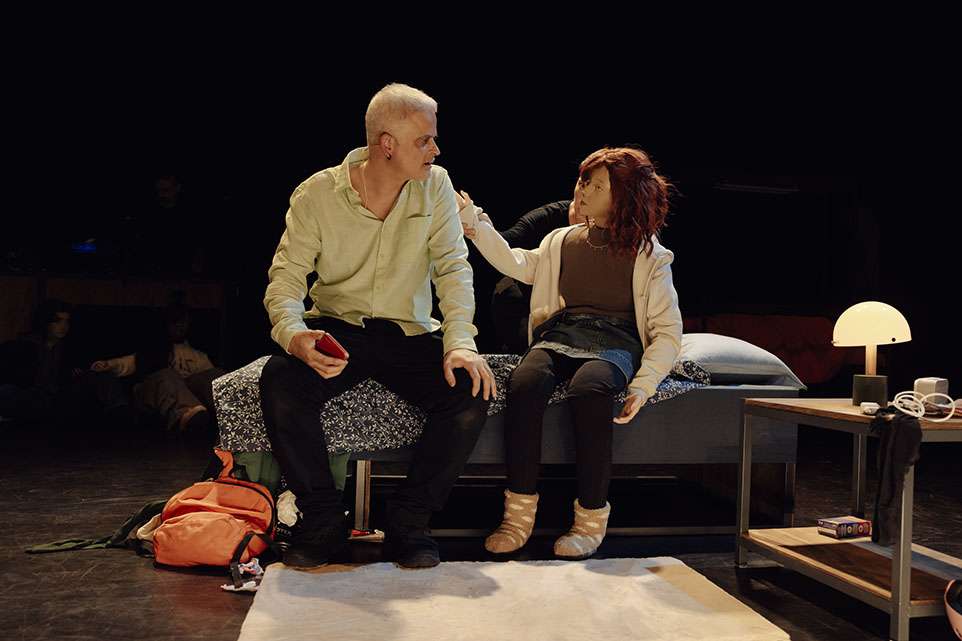 Pont Flotant trata de descifrar los interrogantes de la pubertad en el TEM con ‘Adolescència infinita’