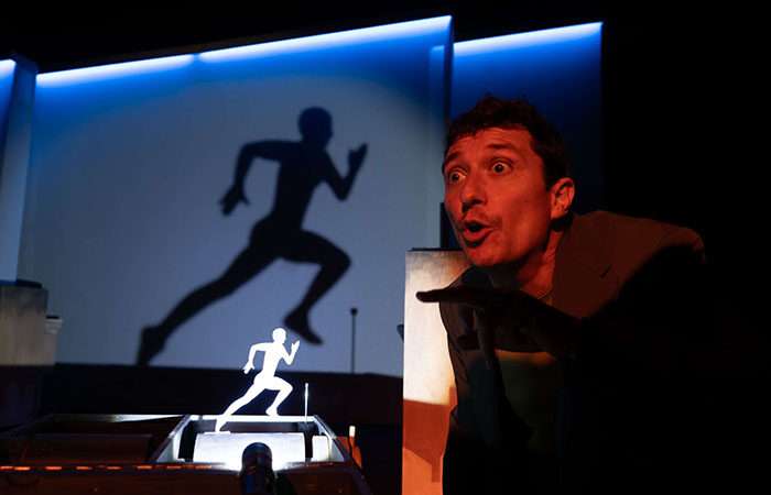 El Teatre Arniches acoge ‘aLUZina’, el espectáculo de magia del ilusionista valenciano Nacho Diago