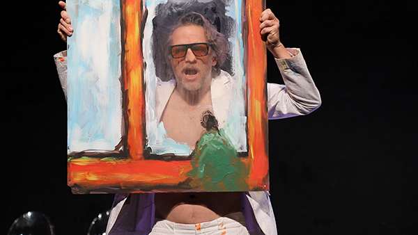 Novelas sobre el escenario: una versión teatral de ‘Las amistades peligrosas’ y de ‘El verano en que mi madre tuvo los ojos verdes’ en Sala Russafa