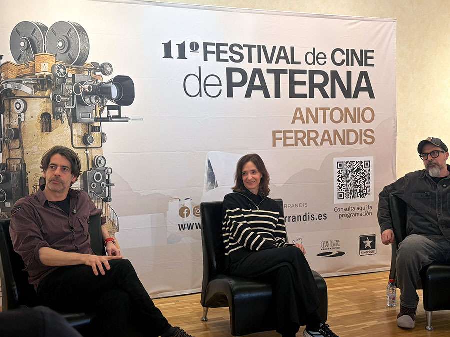 LOS PROTAGONISTAS DE «TESIS» SE REENCUENTRAN EN PATERNA PARA CELEBRAR LAS TRES DÉCADAS DEL ESTRENO: «FUE UNA PELÍCULA FUNDAMENTAL PARA NOSOTROS»