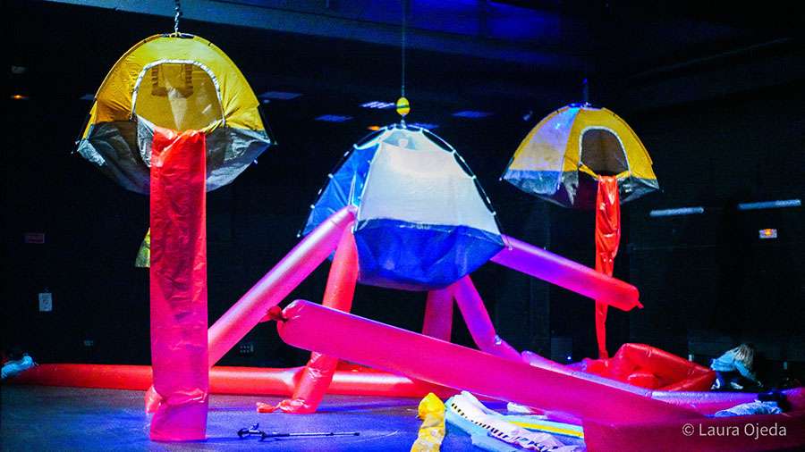 La Sala L’Horta acoge el estreno de “Una cosa lleugera”, una hipnótica pieza de danza y objetos inflables