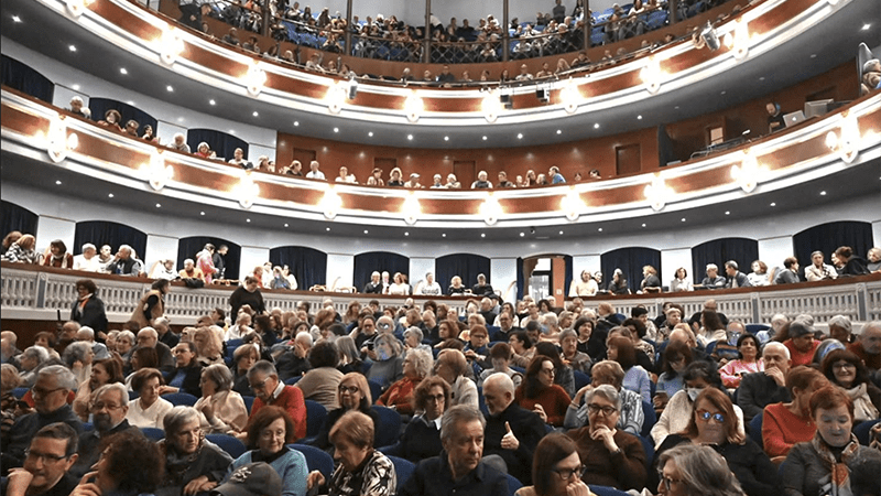 El IVC celebra el Día Mundial del Teatro con un encuentro con personas abonadas del Principal de Castelló