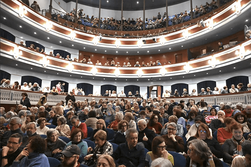 El IVC celebra el Día Mundial del Teatro con un encuentro con personas abonadas del Principal de Castelló