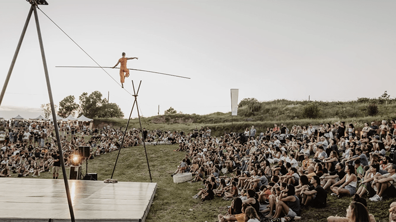 De la acrobacia viral al funambulismo íntimo: Así será la gran apertura de la 15º edición del Festival 10 Sentidos