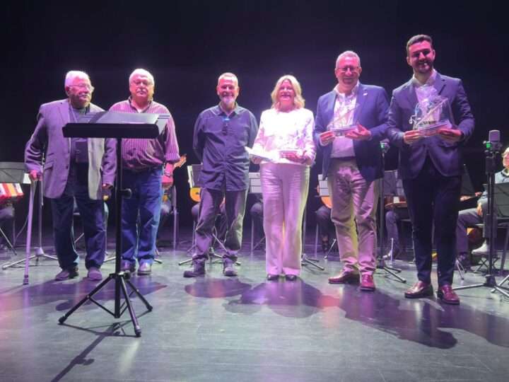 Carmen Ortí asiste al XXV Festival de Orquestas y Rondallas de Pulso y Púa de la Comunitat Valenciana