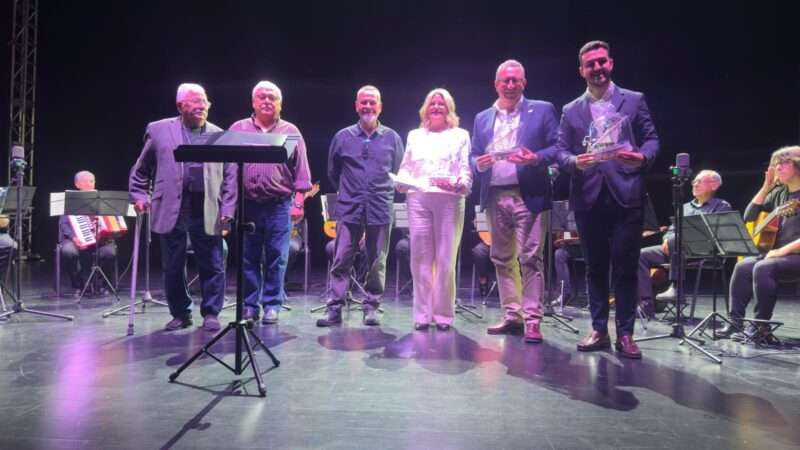 Carmen Ortí asiste al XXV Festival de Orquestas y Rondallas de Pulso y Púa de la Comunitat Valenciana