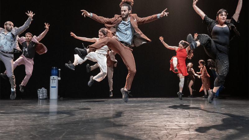 La danza palestina de ‘Badke (remix)’ clausura el 10 Sentidos fusionando folklore tradicional con danza contemporánea, hip hop y capoeira