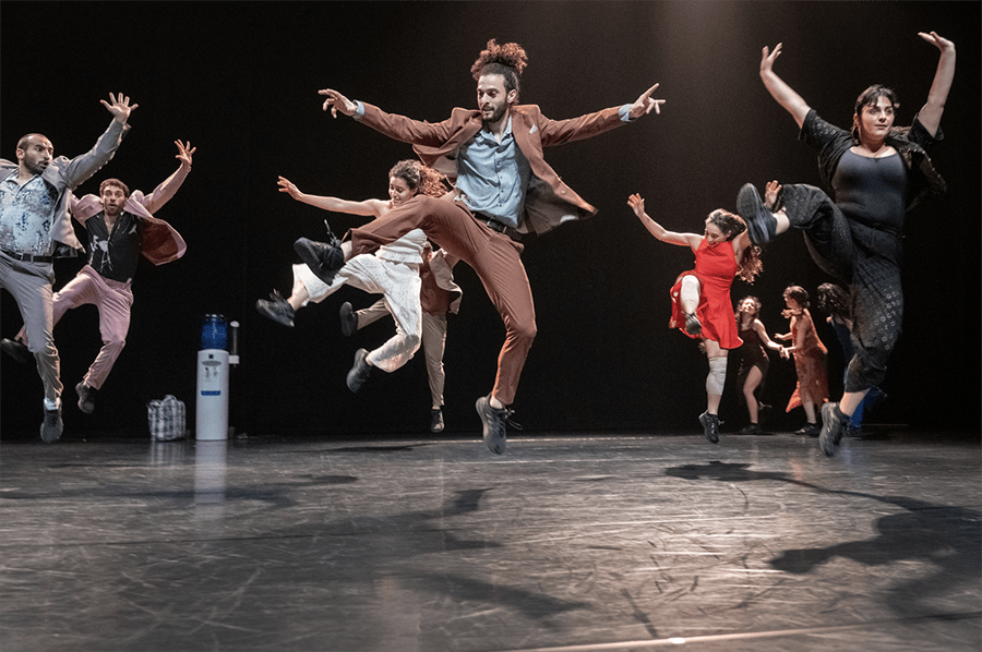 La danza palestina de ‘Badke (remix)’ clausura el 10 Sentidos fusionando folklore tradicional con danza contemporánea, hip hop y capoeira