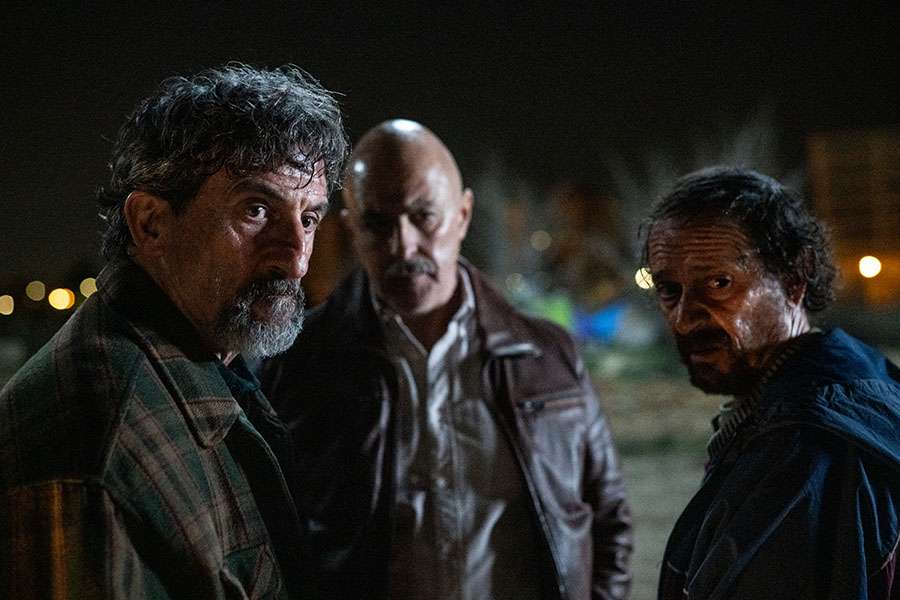 LEONES EN INVIERNO, dirigida por ALBERT PINTÓ y protagonizada por LUIS ZAHERA