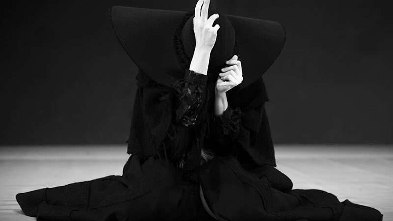El Teatre Arniches presenta el espectáculo ‘Emigradas’, de la compañía valenciana Cienfuegos Danza
