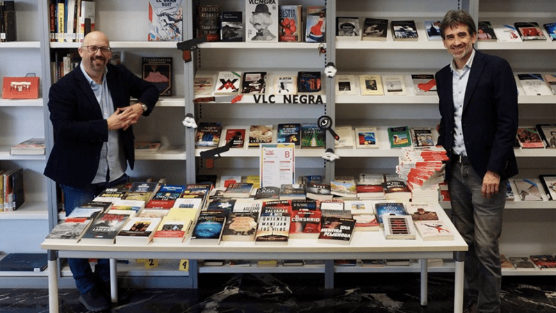 VLC NEGRA REALIZA SU TRADICIONAL DONACIÓN DE LIBROS A LAS BIBLIOTECAS MUNICIPALES DE VALENCIA