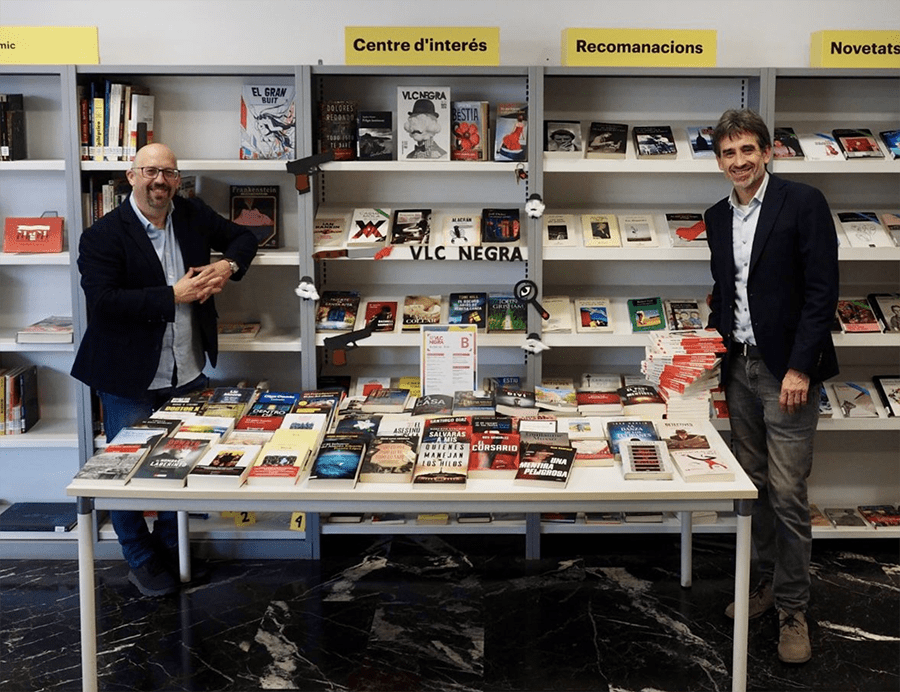 VLC NEGRA REALIZA SU TRADICIONAL DONACIÓN DE LIBROS A LAS BIBLIOTECAS MUNICIPALES DE VALENCIA