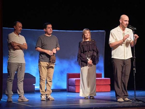 Tomás Verdú recibe el Premi de Teatre Ciutat d’Alcoi 2025 en una edición de la Fira d’Arts Escèniques de la CV marcada por el apoyo del sector