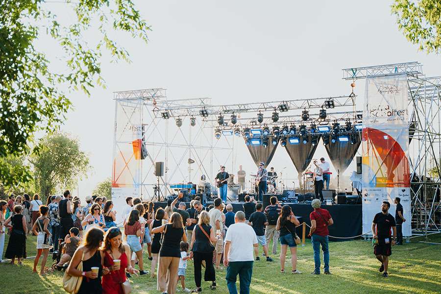 Tierra Bobal Fest anuncia su cartel por días con Sidonie, Santero y Los Muchachos, Karmento y Alberto & García