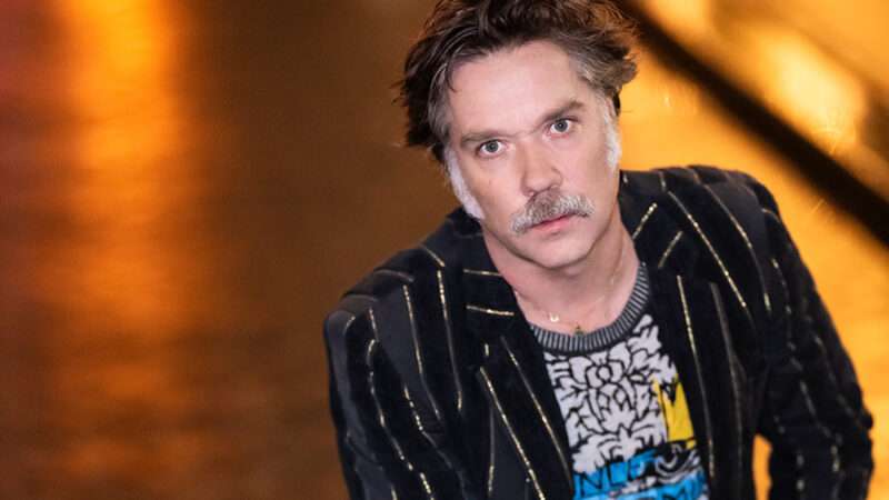 Les Arts se rinde ante el pop sofisticado y emocional de Rufus Wainwright