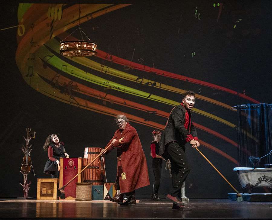 La Sala L’Horta levanta el telón de la nueva temporada con “Los Pffeifer”, una distopía futurista que mezcla humor, circo y música en directo