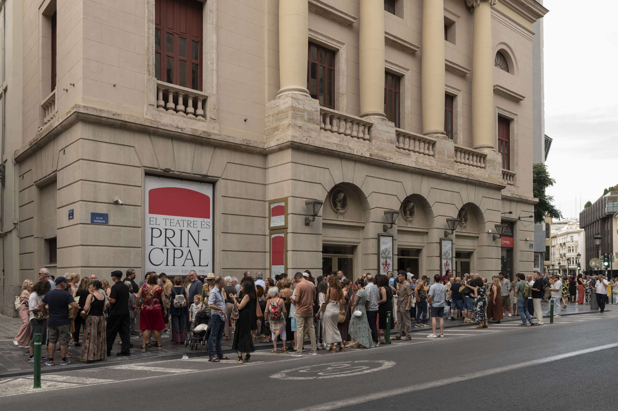 AVETID reclama una respuesta institucional urgente ante el impacto del cierre indefinido del Teatro Principal de Valencia