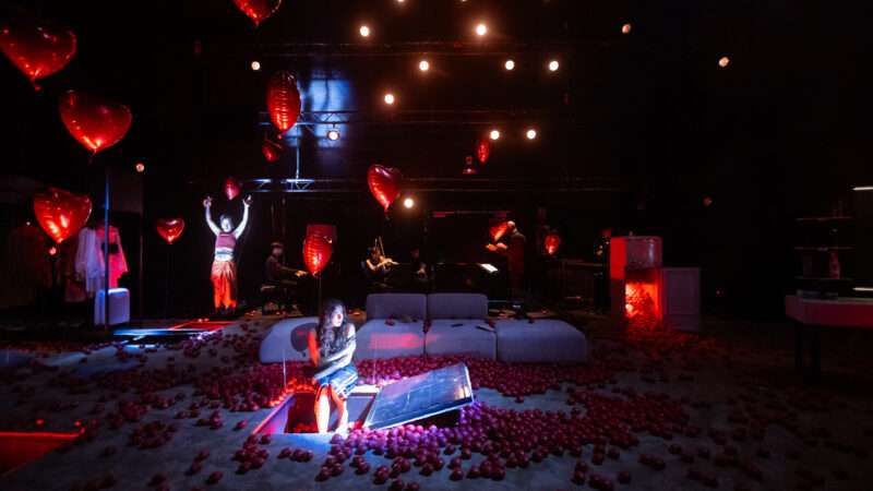 Les Arts inaugura ENSEMS con el estreno de ‘Estètica i Massacre’, la primera incursión de Oriol Pla en la escena operística
