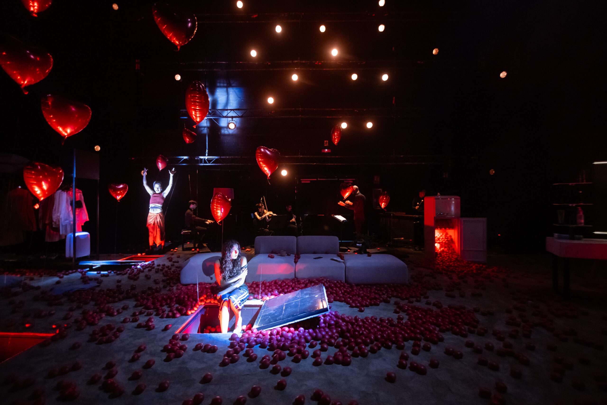 Les Arts inaugura ENSEMS con el estreno de ‘Estètica i Massacre’, la primera incursión de Oriol Pla en la escena operística