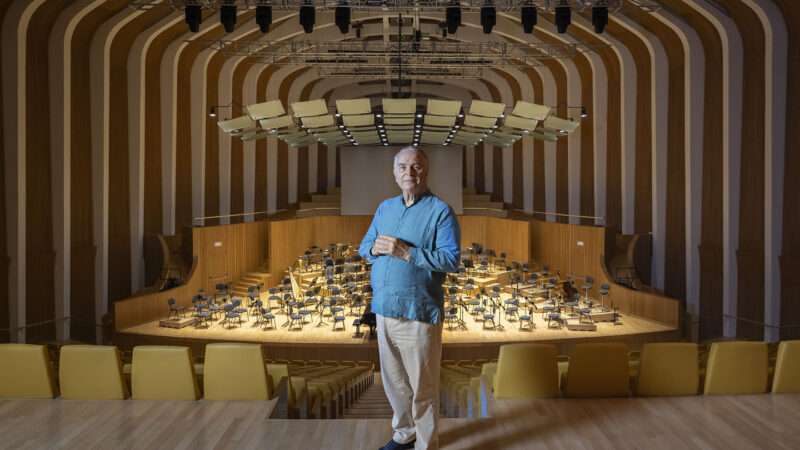 Les Arts inaugura su ciclo sinfónico con el ‘Concierto para piano N.º 1’ de Chaikovski bajo la dirección de Sir Mark Elder