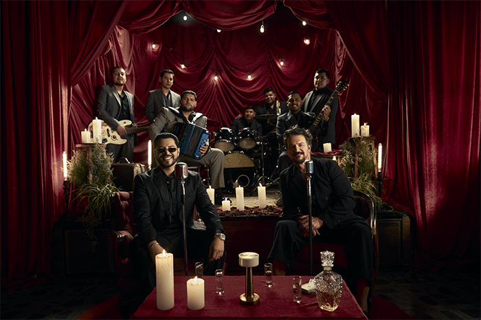 RICARDO ARJONA y GRUPO FIRME presentan la canción AMOR FACTURA
