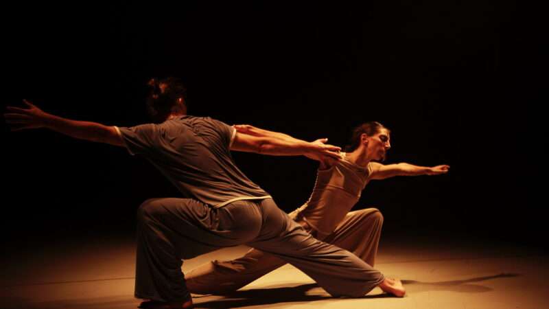 El Teatre Arniches acoge ‘Afines’, el espectáculo de danza de Marcat Dance que explora la conexión entre dos cuerpos