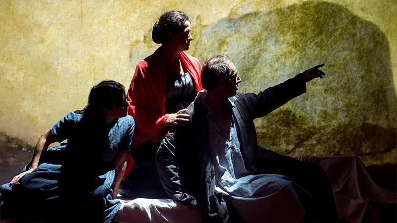 Estreno de ‘Corol·lari. Dir adéu sense acomiadar-se’, el montaje de despedida de la compañía Bambalina Teatre Practicable