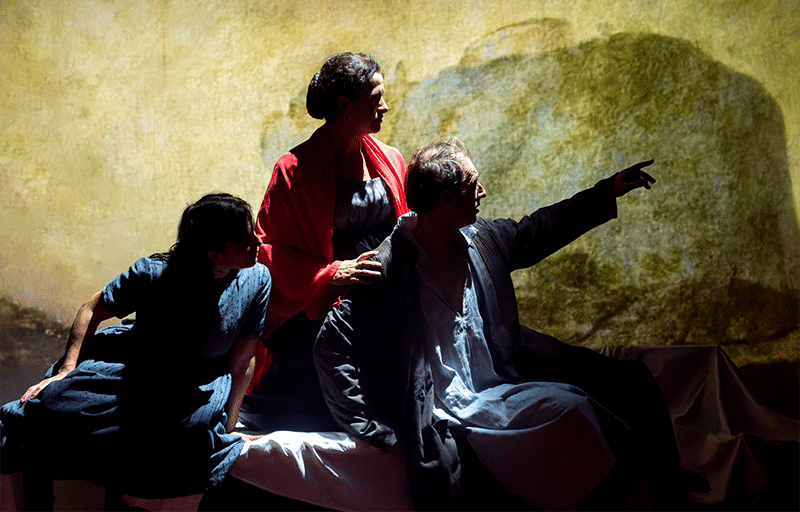 Estreno de ‘Corol·lari. Dir adéu sense acomiadar-se’, el montaje de despedida de la compañía Bambalina Teatre Practicable