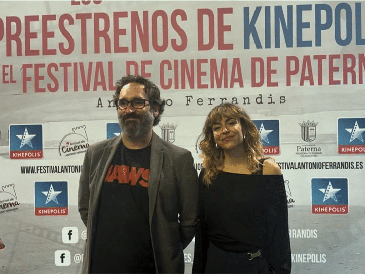 LLEGA A VALENCIA «LA MALETA», UNA COMEDIA DE ACCIÓN EN LA ERA DE LAS APLICACIONES DE CITAS